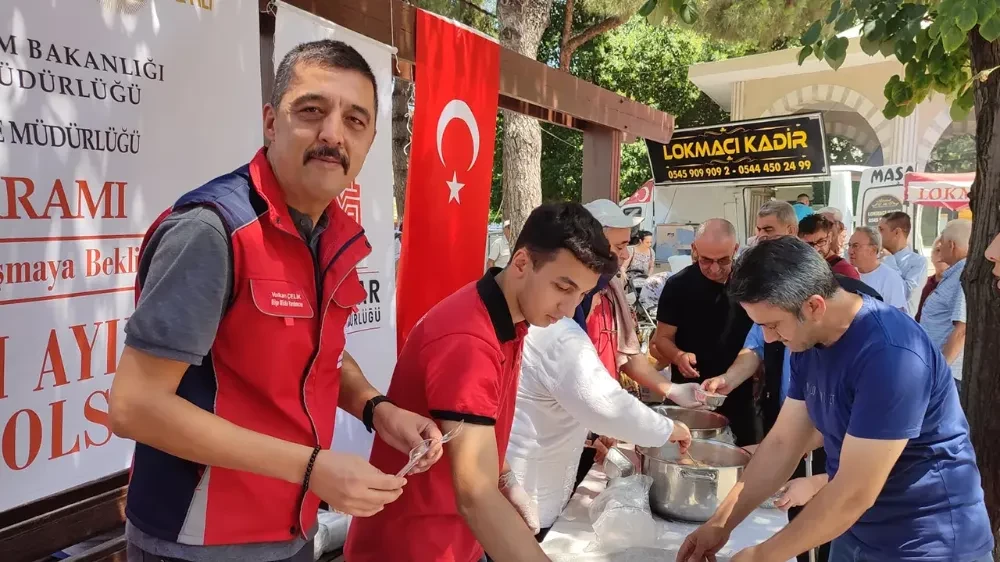 Bin 750 kişiye aşure ikram edildi