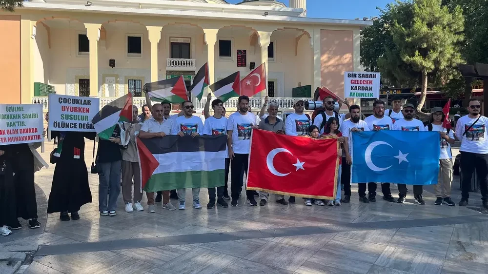 İsrail vahşetine dikkat çekmek için yürüyüşe geçtiler