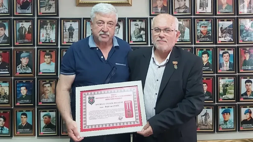 Denizli’de ilk kez Çekiç’e onursal üyelik verildi