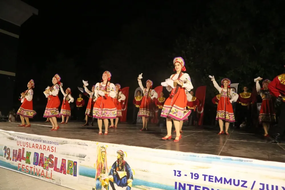 Uluslararası Halk Dansları Festivali Acıpayam’da Renkli Görüntülere Sahne Oldu