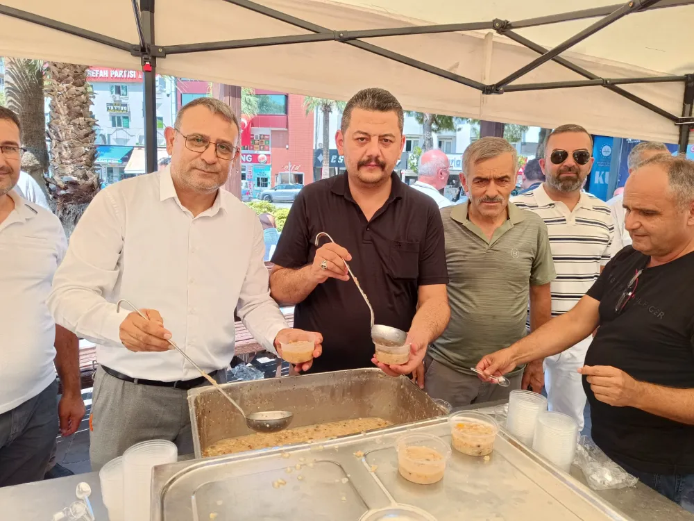 Kumafşarlılar Derneği’nden 6 Bin 500 Kişilik Aşure İkramı